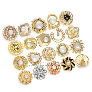 Kancing Emas untuk Mantel